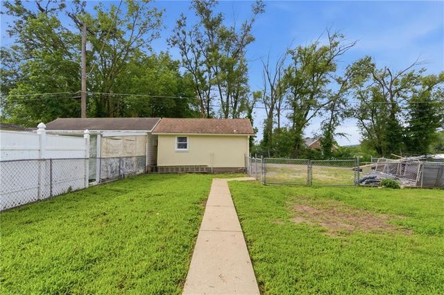 617 Pawnee Street, Leavenworth, KS 66048