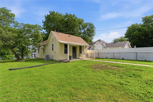 617 Pawnee Street, Leavenworth, KS 66048