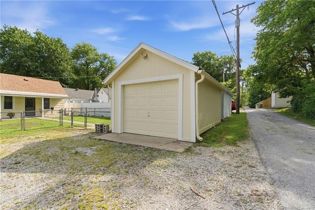 617 Pawnee Street, Leavenworth, KS 66048