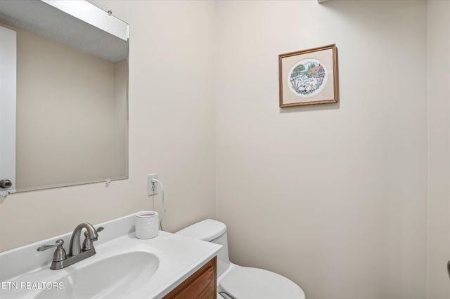 1569 Hollis Poore Rd, Jamestown, TN 38556