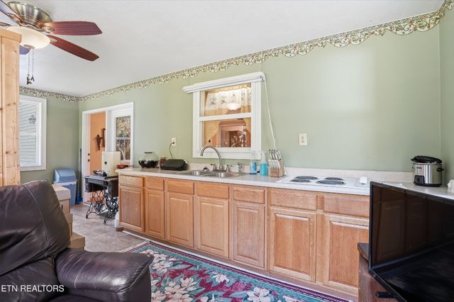 1569 Hollis Poore Rd, Jamestown, TN 38556