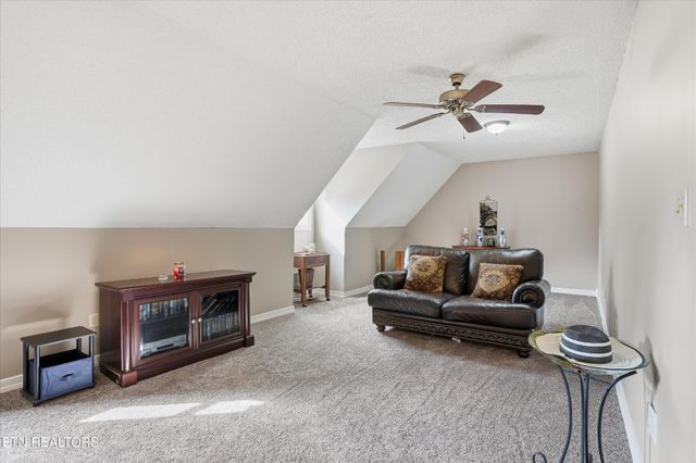 1569 Hollis Poore Rd, Jamestown, TN 38556