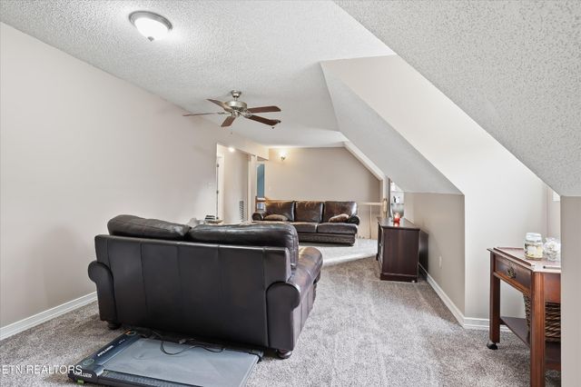 1569 Hollis Poore Rd, Jamestown, TN 38556