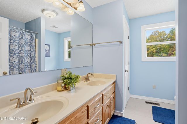 1569 Hollis Poore Rd, Jamestown, TN 38556