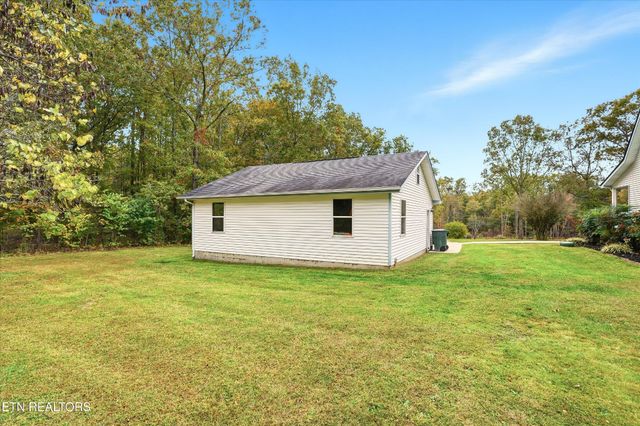 1569 Hollis Poore Rd, Jamestown, TN 38556