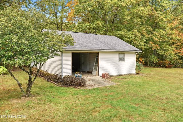 1569 Hollis Poore Rd, Jamestown, TN 38556