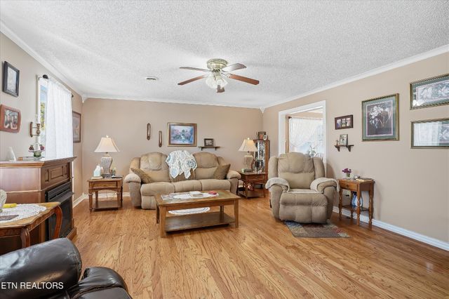 1569 Hollis Poore Rd, Jamestown, TN 38556