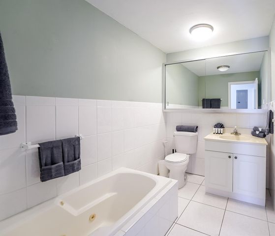 2531 NE 47th Street, Lighthouse Point, FL 33064