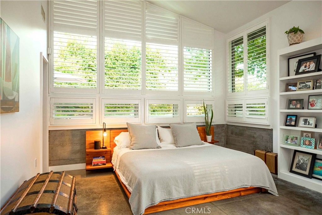 Image 13 of property listing at 5128 Hillard, La Canada Flintridge, CA 91011