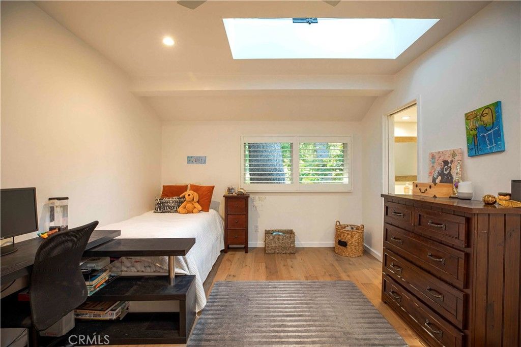 Image 19 of property listing at 5128 Hillard, La Canada Flintridge, CA 91011