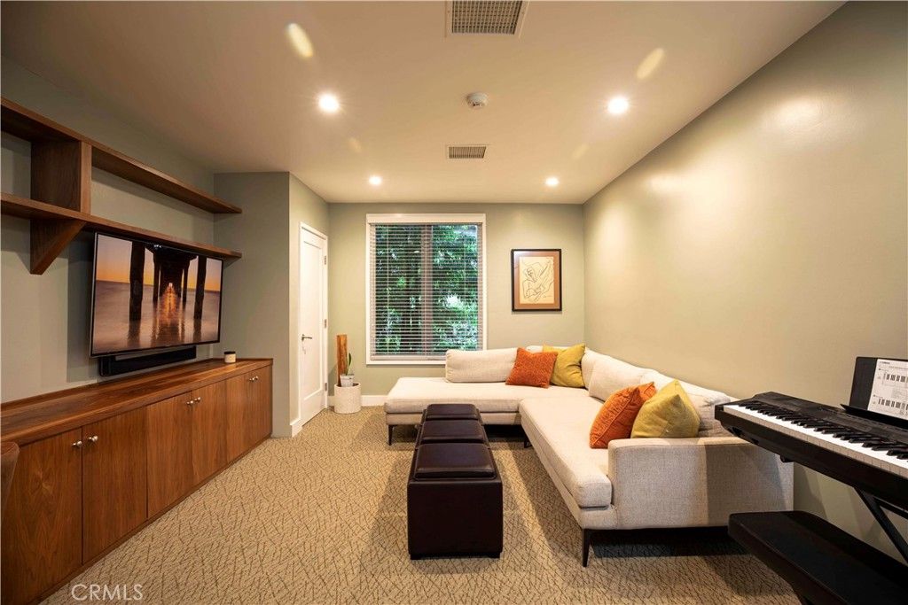 Image 23 of property listing at 5128 Hillard, La Canada Flintridge, CA 91011