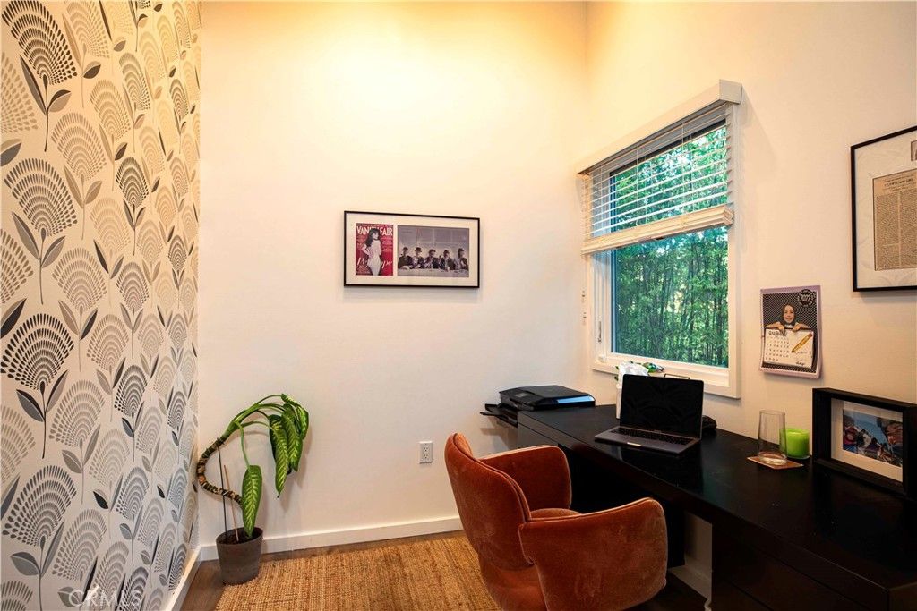 Image 25 of property listing at 5128 Hillard, La Canada Flintridge, CA 91011