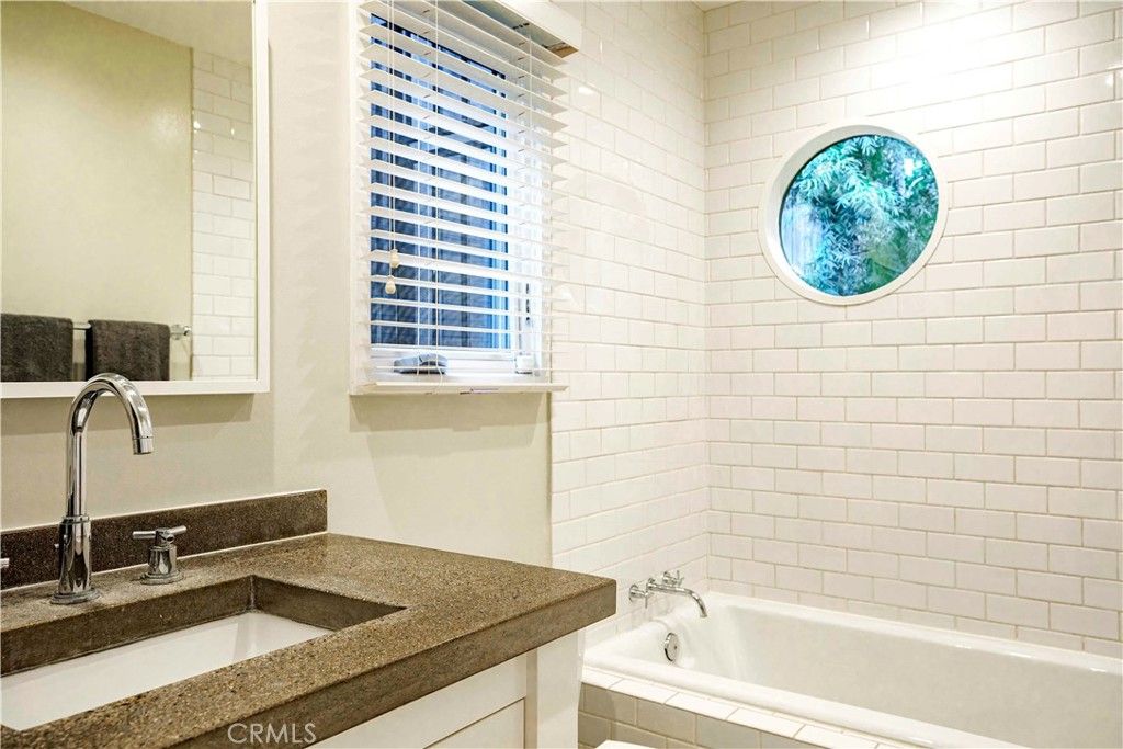 Image 27 of property listing at 5128 Hillard, La Canada Flintridge, CA 91011