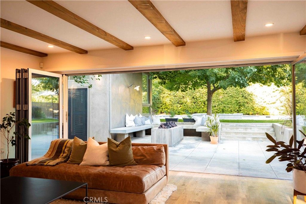 Image 28 of property listing at 5128 Hillard, La Canada Flintridge, CA 91011