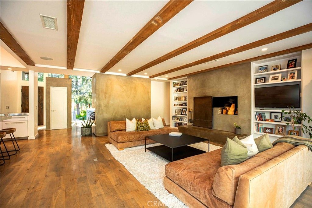 Image 5 of property listing at 5128 Hillard, La Canada Flintridge, CA 91011