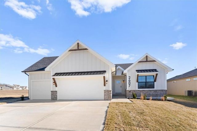 2607 SW Fire Fly Lane, Lee's Summit, MO 64082