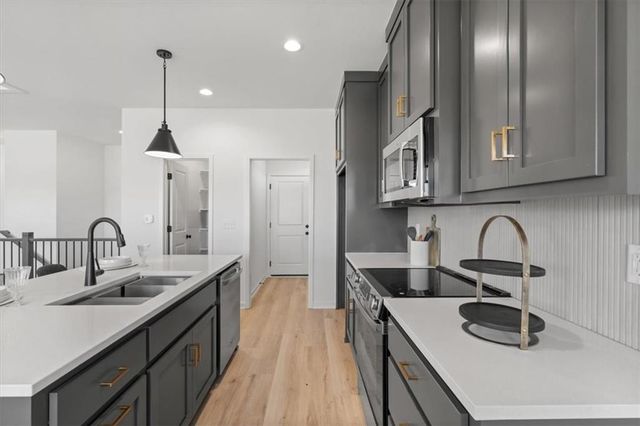 2607 SW Fire Fly Lane, Lee's Summit, MO 64082