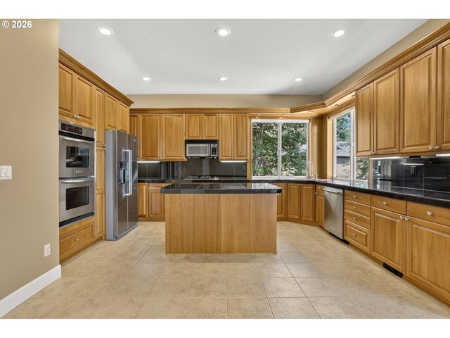 2427 Se ELLIOTT Dr, Gresham, OR 97080