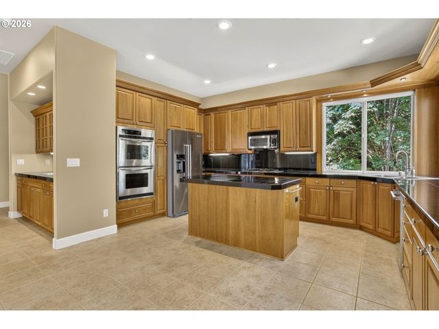 2427 Se ELLIOTT Dr, Gresham, OR 97080