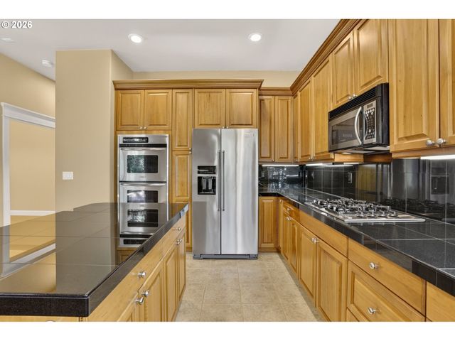 2427 Se ELLIOTT Dr, Gresham, OR 97080