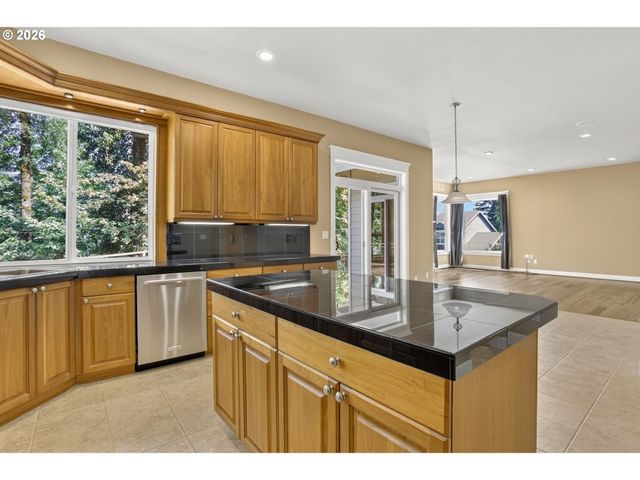 2427 Se ELLIOTT Dr, Gresham, OR 97080