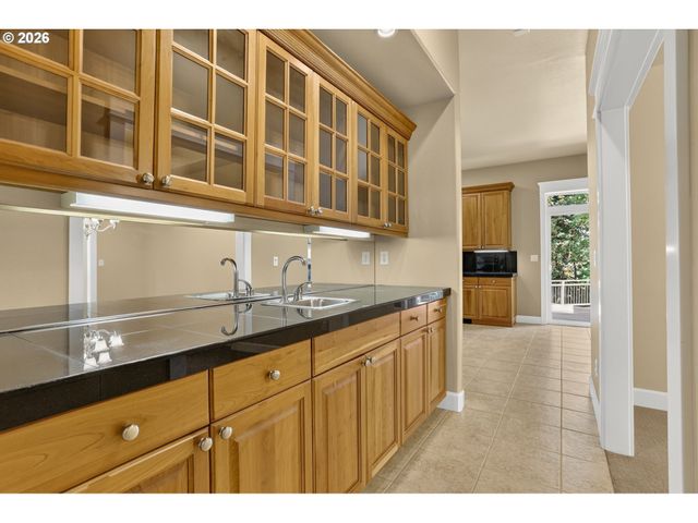 2427 Se ELLIOTT Dr, Gresham, OR 97080