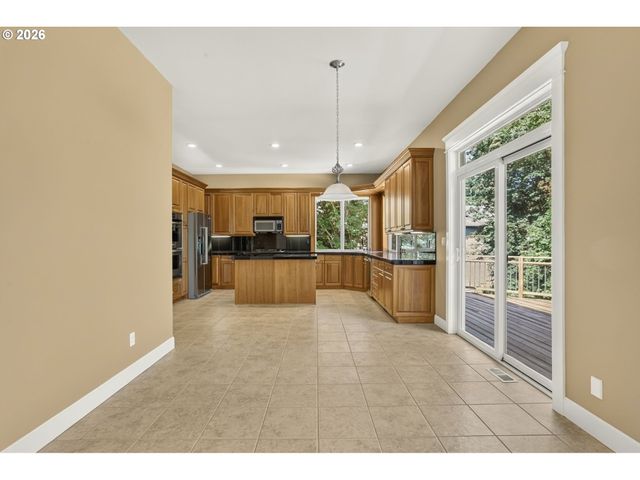 2427 Se ELLIOTT Dr, Gresham, OR 97080