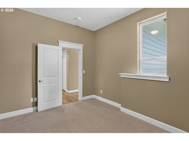 2427 Se ELLIOTT Dr, Gresham, OR 97080