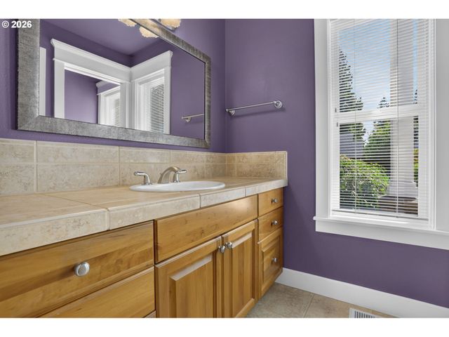 2427 Se ELLIOTT Dr, Gresham, OR 97080