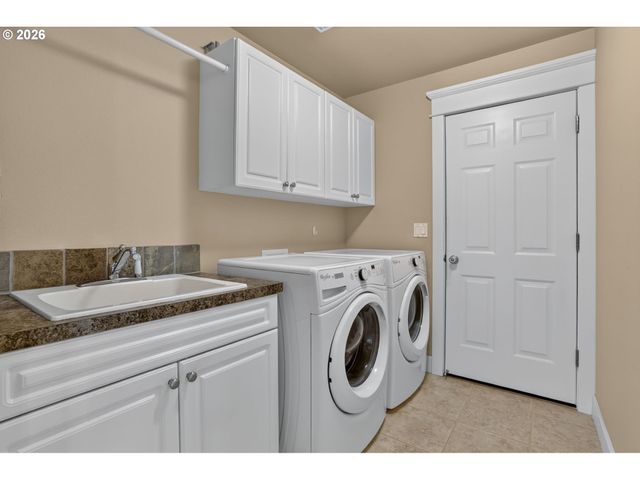 2427 Se ELLIOTT Dr, Gresham, OR 97080