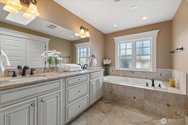 825 Kirkland Way, Kirkland, WA 98033