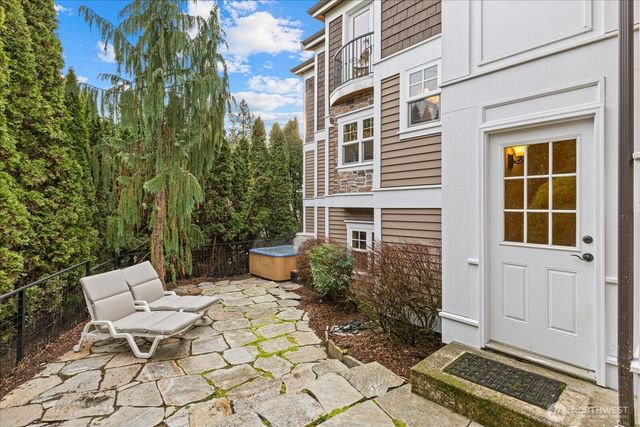 825 Kirkland Way, Kirkland, WA 98033