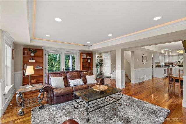 825 Kirkland Way, Kirkland, WA 98033