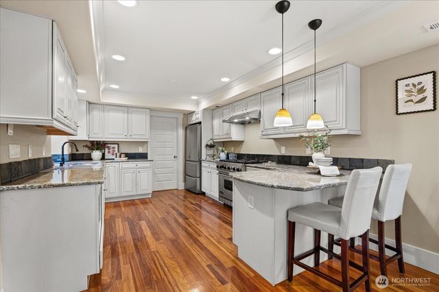 825 Kirkland Way, Kirkland, WA 98033