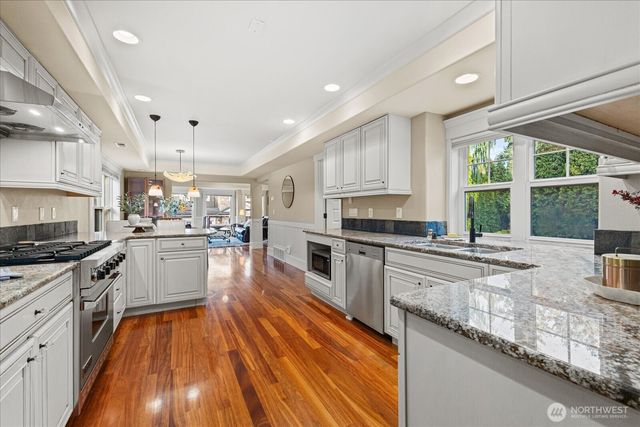 825 Kirkland Way, Kirkland, WA 98033