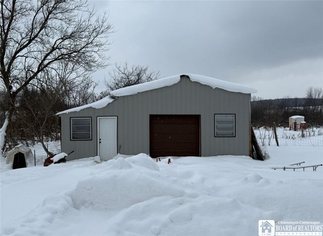 2562 East Rd, Charlotte, NY 14782