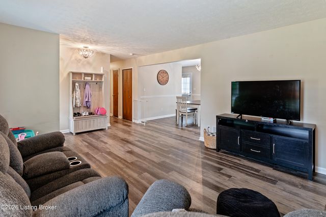 3602 Garden Ct, Shepherdsville, KY 40165