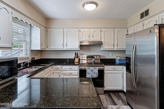 3602 Garden Ct, Shepherdsville, KY 40165