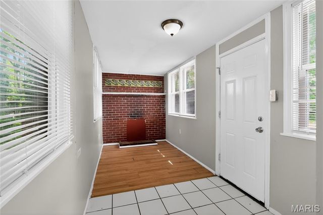 8244 Monroe Avenue, St Louis, MO 63114