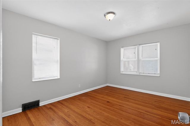 8244 Monroe Avenue, St Louis, MO 63114