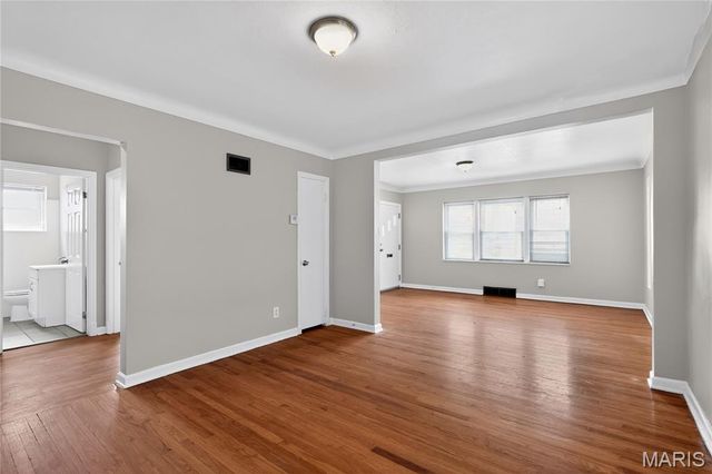 8244 Monroe Avenue, St Louis, MO 63114