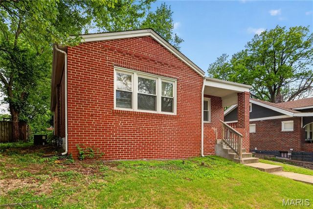 8244 Monroe Avenue, St Louis, MO 63114