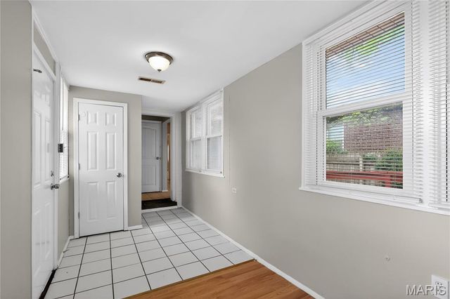 8244 Monroe Avenue, St Louis, MO 63114
