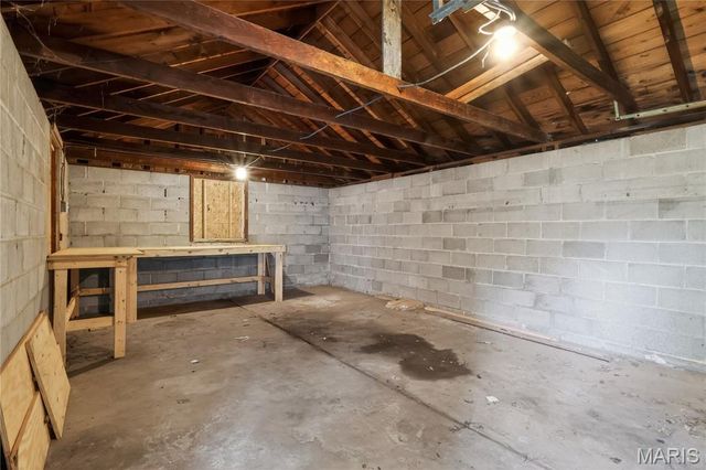 8244 Monroe Avenue, St Louis, MO 63114