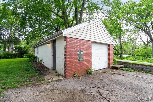 8244 Monroe Avenue, St Louis, MO 63114