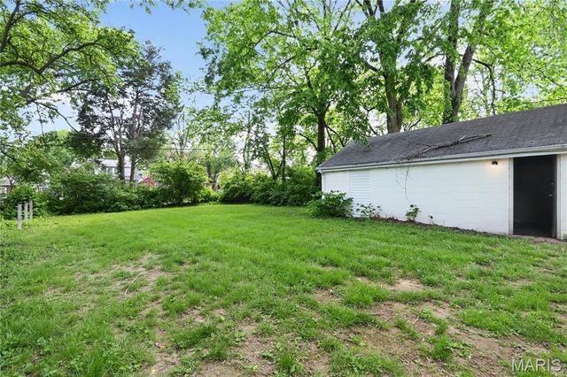 8244 Monroe Avenue, St Louis, MO 63114