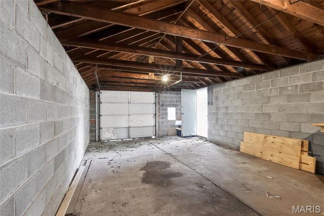 8244 Monroe Avenue, St Louis, MO 63114