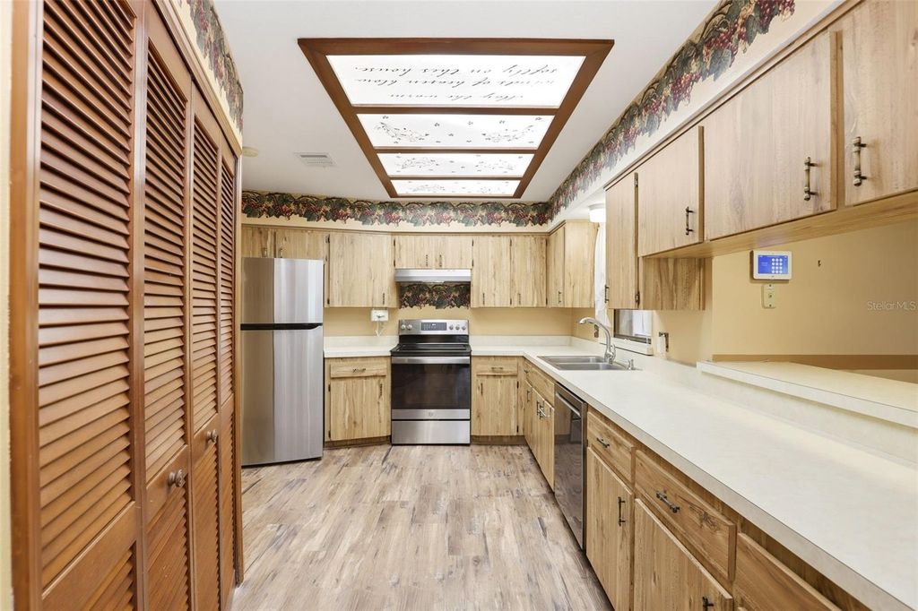 Image 20 of property listing at 3286 LAKE TWYLO ROAD, Orlando, FL 32817