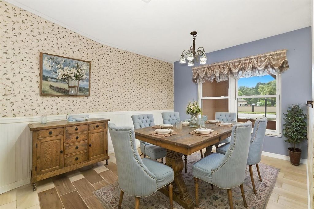 Image 9 of property listing at 3286 LAKE TWYLO ROAD, Orlando, FL 32817