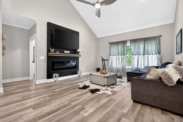 155 Lakewood Cir, Smithville, TN 37166